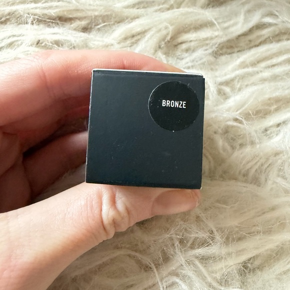 MAC Cosmetics Glitter in Shimmering Bronze - Picture 5 of 5